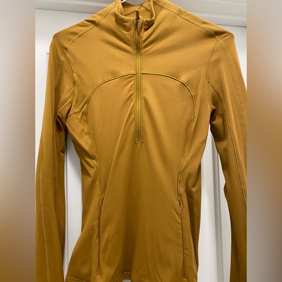 Lululemon Run briskly half zip top - Picture 3 of 6